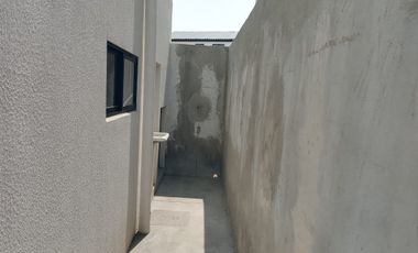 Casa por estrenar de venta en la Urbanización Los Prados, Vía a Salitre.