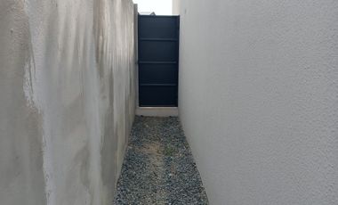 Casa por estrenar de venta en la Urbanización Los Prados, Vía a Salitre.