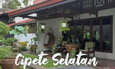 Dijual / Sewa Rumah Taman dengan Furnished Etnik di Cipete