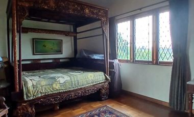 Dijual / Sewa Rumah Taman dengan Furnished Etnik di Cipete