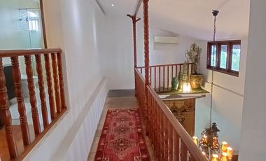 Dijual / Sewa Rumah Taman dengan Furnished Etnik di Cipete