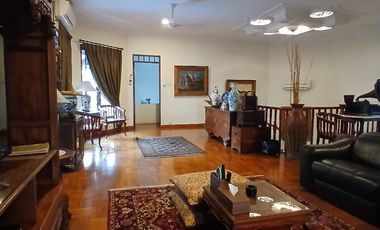 Dijual / Sewa Rumah Taman dengan Furnished Etnik di Cipete