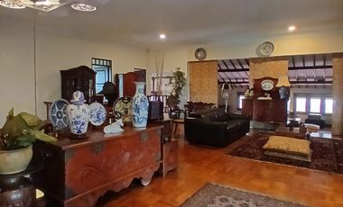 Dijual / Sewa Rumah Taman dengan Furnished Etnik di Cipete