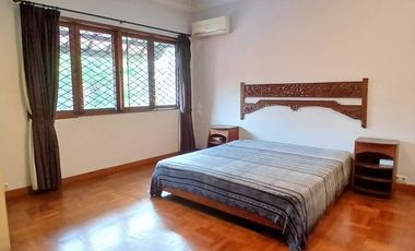 Dijual / Sewa Rumah Taman dengan Furnished Etnik di Cipete
