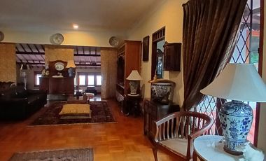 Dijual / Sewa Rumah Taman dengan Furnished Etnik di Cipete