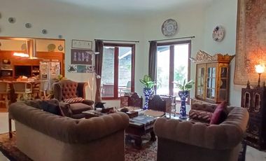 Dijual / Sewa Rumah Taman dengan Furnished Etnik di Cipete