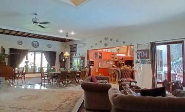 Dijual / Sewa Rumah Taman dengan Furnished Etnik di Cipete