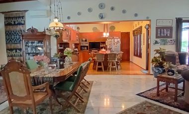 Dijual / Sewa Rumah Taman dengan Furnished Etnik di Cipete