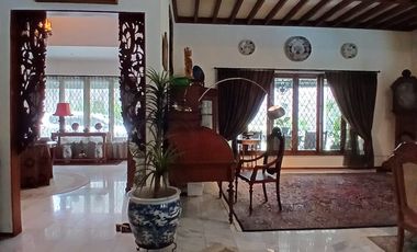 Dijual / Sewa Rumah Taman dengan Furnished Etnik di Cipete