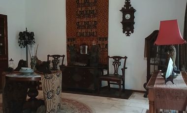 Dijual / Sewa Rumah Taman dengan Furnished Etnik di Cipete