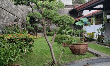 Dijual / Sewa Rumah Taman dengan Furnished Etnik di Cipete