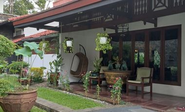 Dijual / Sewa Rumah Taman dengan Furnished Etnik di Cipete