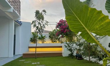 Great Deal! Bright and Cozy 4 Bedroom House For Sale at Multinational Village, Parañaque