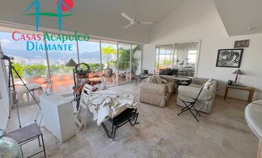 Departamento con alberca privada y vista al mar