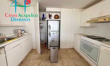 Departamento con alberca privada y vista al mar