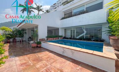 Departamento con alberca privada y vista al mar