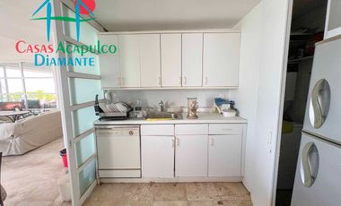 Departamento con alberca privada y vista al mar