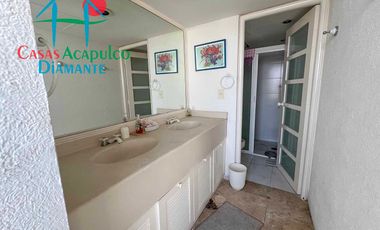 Departamento con alberca privada y vista al mar