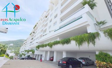 Departamento con alberca privada y vista al mar