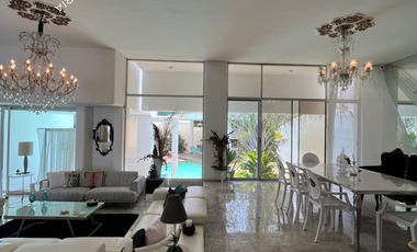 Preciosa casa en venta de 4 recámaras con alberca dentro de la Ciudad de Mérida