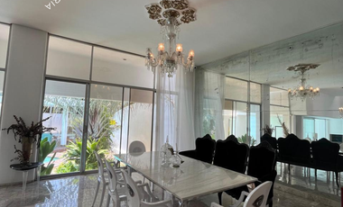 Preciosa casa en venta de 4 recámaras con alberca dentro de la Ciudad de Mérida