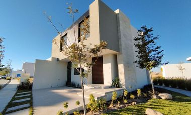 VENTA de casa NUEVA de dos plantas en esquina en CEIBA RESIDENCIAL