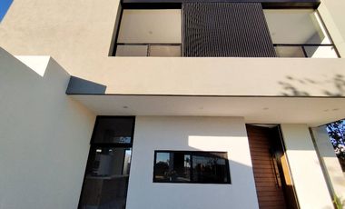 VENTA de casa NUEVA de dos plantas en esquina en CEIBA RESIDENCIAL