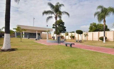 CASA EN REMATE EN QUINTANOVA RESIDENCIAL CON 3 HABITACIONES