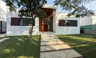 CASA EN VENTA EN FRACCIONAMIENTO LOMAS DE COCOYOC MORELOS