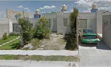 VOMO (EMB) CASA EN VENTA EN EX HDA STA TERESA GTO