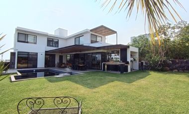 CASA EN VENTA EN FRACCIONAMIENTO LOMAS DE COCOYOC MORELOS