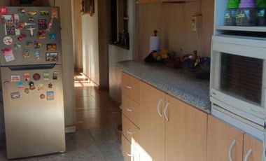 Venta amplio terreno con dos casas con acceso independiente