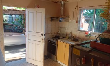 Venta amplio terreno con dos casas con acceso independiente