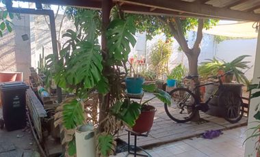 Venta amplio terreno con dos casas con acceso independiente