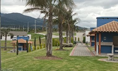 TERRENO DE VENTA EN URBANIZACION PRIVADA TABACUNDO ECUADOR