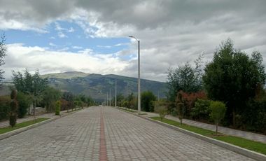 TERRENO DE VENTA EN URBANIZACION PRIVADA TABACUNDO ECUADOR