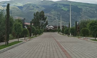 TERRENO DE VENTA EN URBANIZACION PRIVADA TABACUNDO ECUADOR