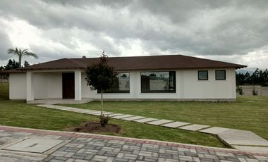 TERRENO DE VENTA EN URBANIZACION PRIVADA TABACUNDO ECUADOR