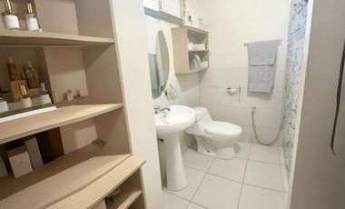 Alquiler - departamento Puerto Azul planta baja - 3 dormitorios -  4 baños -  sala de estar y terraza - 2 parqueos