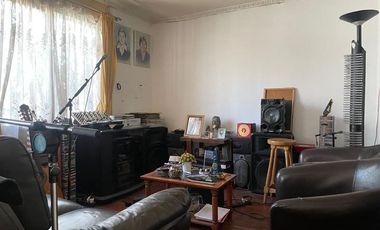 Amplia Propiedad con 2 casas Recoleta