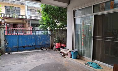 47 Sq.W Land for SALE at Soi Inthamara 13, Suitable for Private Residence, apartment, hotel or office! Next to Sutthisan Winitchai, Connects Phahonyot