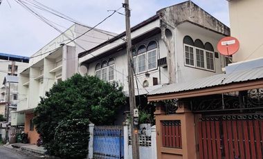 47 Sq.W Land for SALE at Soi Inthamara 13, Suitable for Private Residence, apartment, hotel or office! Next to Sutthisan Winitchai, Connects Phahonyot