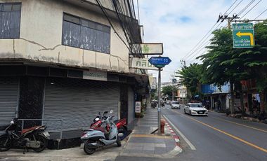 47 Sq.W Land for SALE at Soi Inthamara 13, Suitable for Private Residence, apartment, hotel or office! Next to Sutthisan Winitchai, Connects Phahonyot