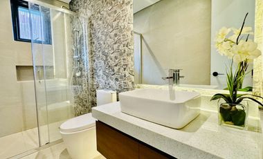 FOR SALE NEWLY BUILT MAJESTIC MODERN 3 STOREY HOUSE IN PARAÑAQUE