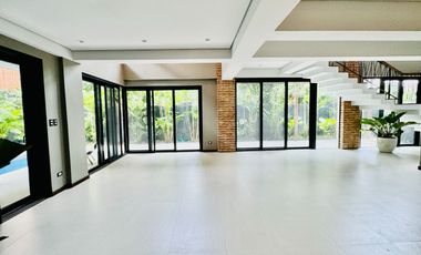 FOR SALE NEWLY BUILT MAJESTIC MODERN 3 STOREY HOUSE IN PARAÑAQUE