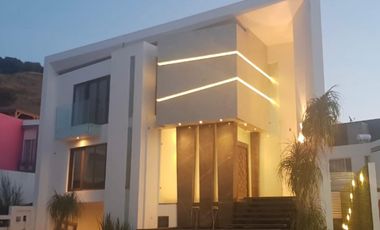Residencia de lujo venta o renta,  en Fracc La Rioja, al sur de la ciudad