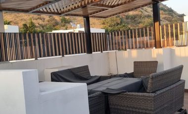 Residencia de lujo venta o renta,  en Fracc La Rioja, al sur de la ciudad