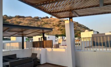 Residencia de lujo venta o renta,  en Fracc La Rioja, al sur de la ciudad