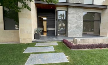 casa en residencial Villas de San Miguel