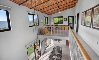 linda residencia en lo alto del raquet club!